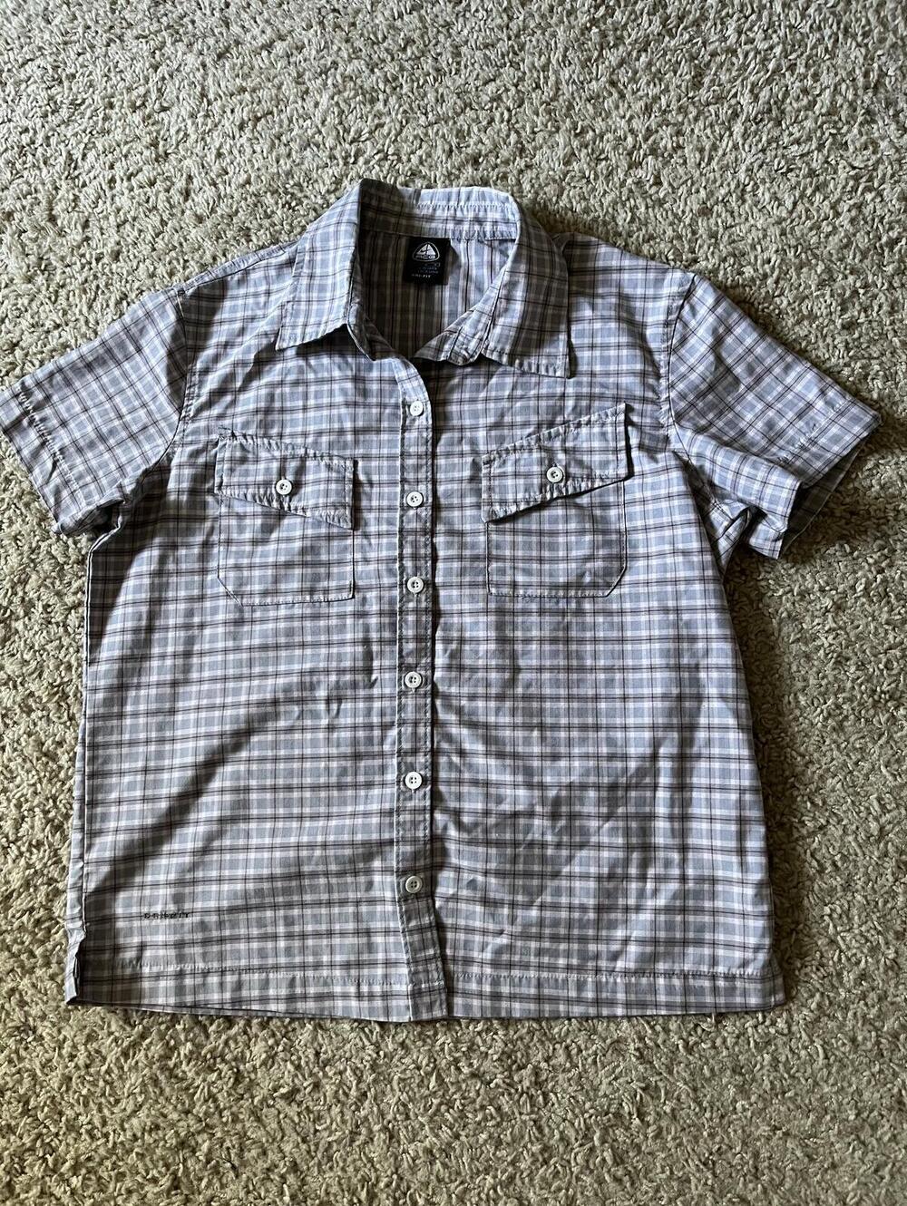 Nike ACG Plaid Short Sleeve Button-Up Shirt Women’s Medium Dri-FIT